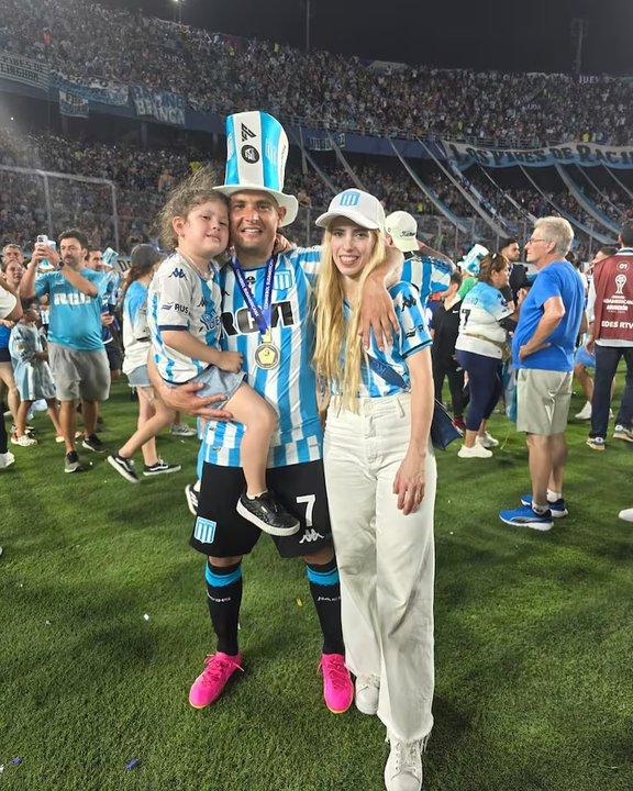 La implacable defensa de la mujer de Maxi Salas a la dirigencia de Racing- ldquoLes dejoacute 9 palos limpiosrdquo