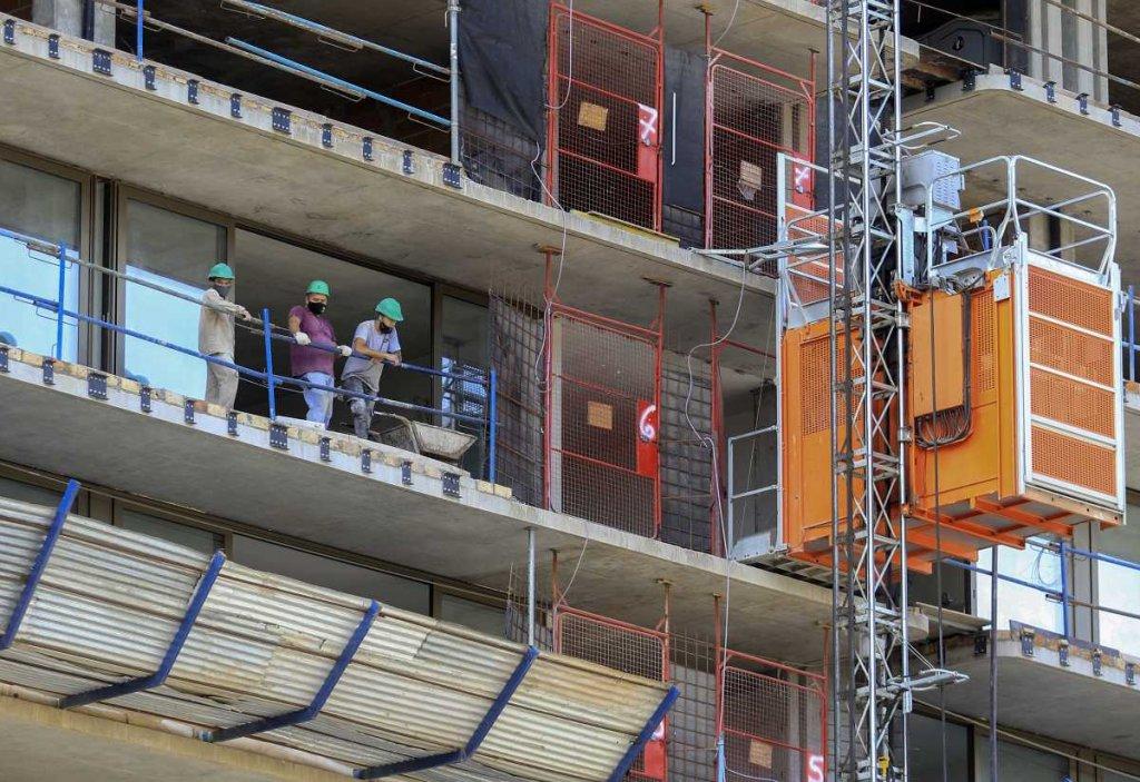 Venta de materiales de construccioacuten crecioacute 155-en-porciento- en junio