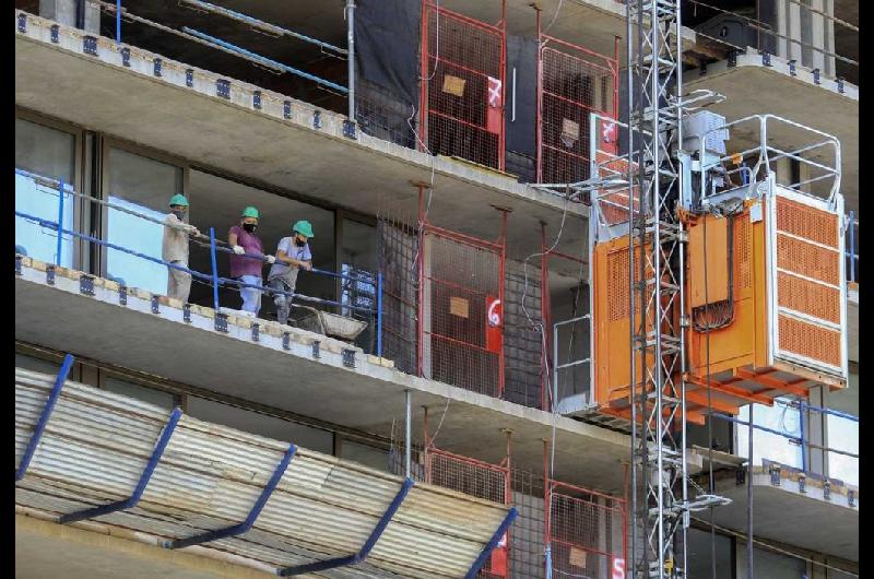 Venta de materiales de construccioacuten crecioacute 155-en-porciento- en junio