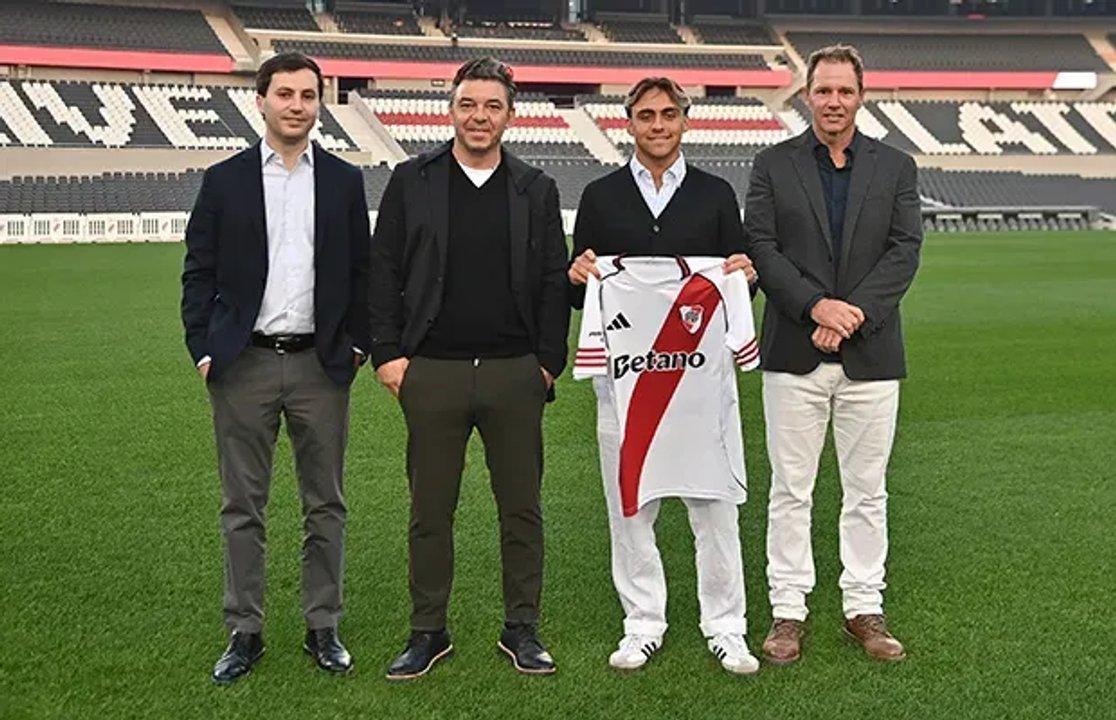 River blindoacute a Alex Woiski con una claacuteusula multimillonaria 