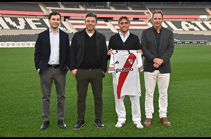 River blindoacute a Alex Woiski con una claacuteusula multimillonaria 