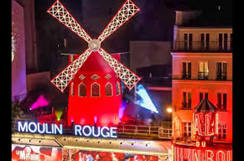 Las aspas de Le Moulin Rouge volvieron a girar