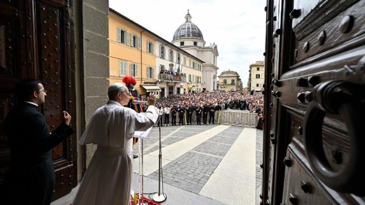 El papa Leoacuten XIV llamoacute a rechazar la guerra y rezar por sus viacutectimas