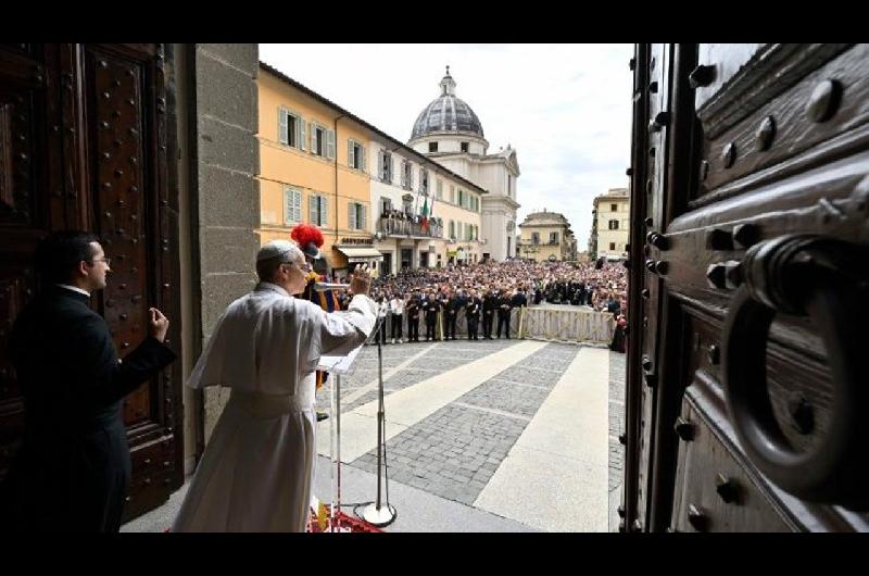 El papa Leoacuten XIV llamoacute a rechazar la guerra y rezar por sus viacutectimas