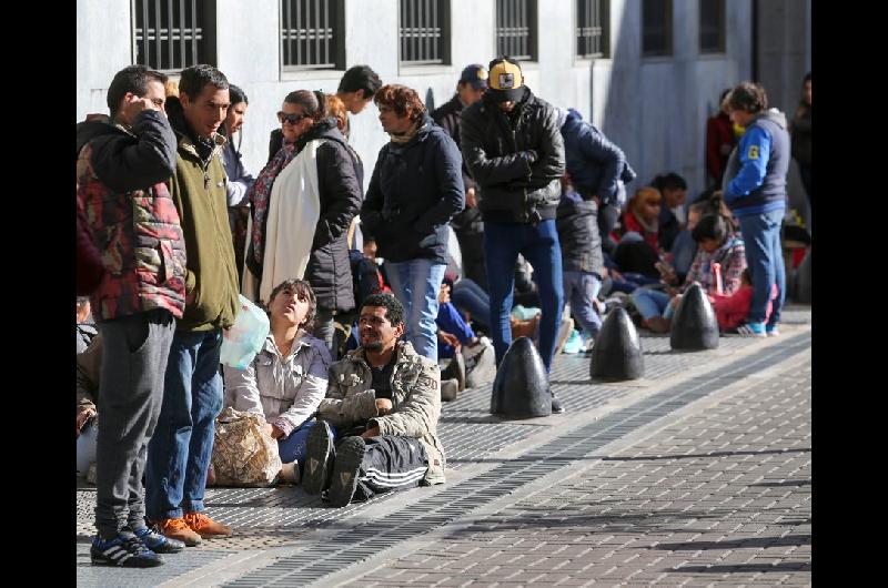 El desempleo en la provincia de Buenos Aires escaloacute al 93-en-porciento- en el primer trimestre del antildeo