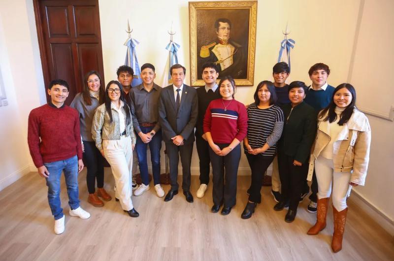 Sadir recibioacute a un grupo de estudiantes de ingenieriacutea