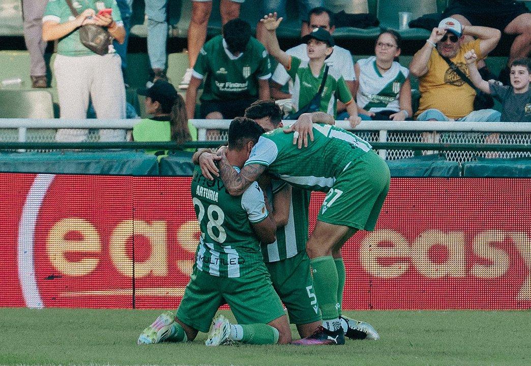 Coacutemo ver en vivo Banfield y Defensa y Justicia- horario y formaciones