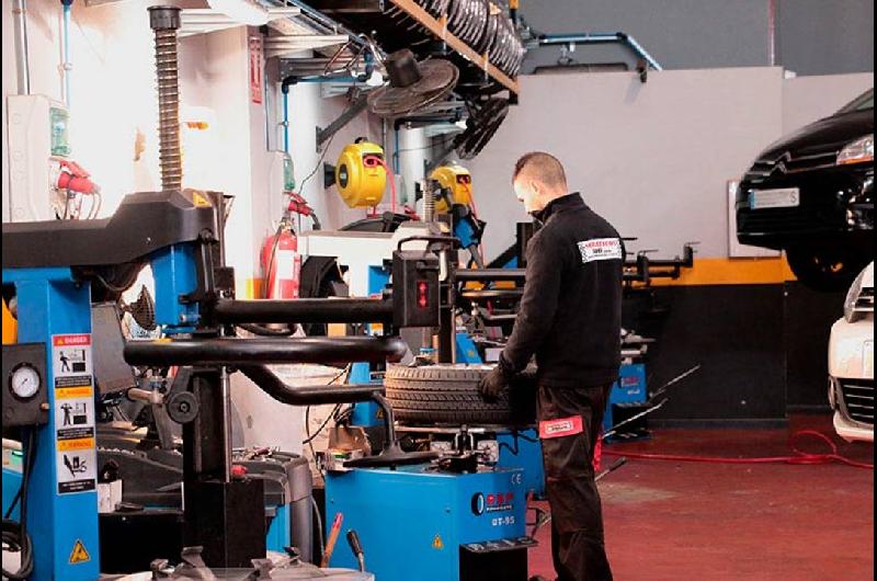 Mercado Libre se mete en un insoacutelito rubro- ahora cambia las gomas del auto