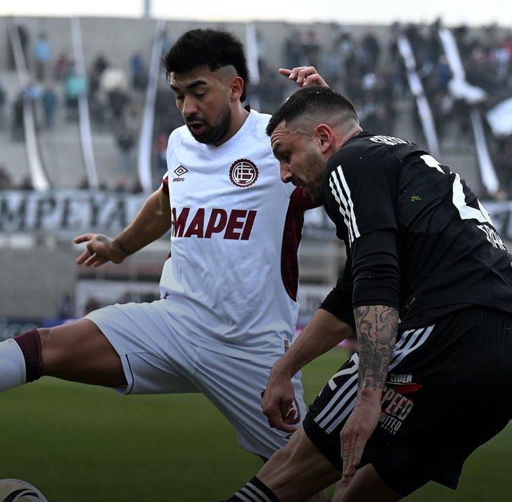 Deportivo Riestra se llevoacute la victoria en su debut ante Lanuacutes por el Torneo Clausura 2025