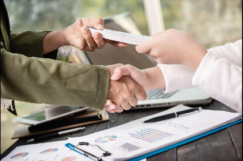 Cuaacutento cobra un bancario que recieacuten entra a trabajar en junio de 2025