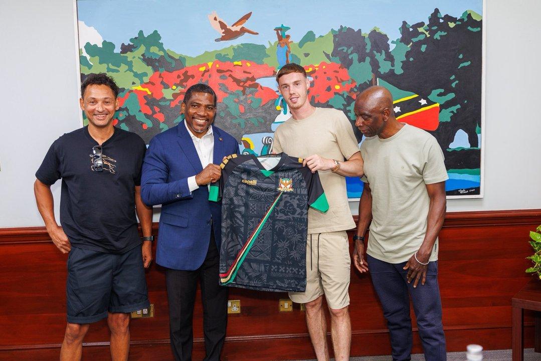 Cole Palmer fue recibido como heacuteroe en un curioso paiacutes luego del tiacutetulo en el Mundial de Clubes