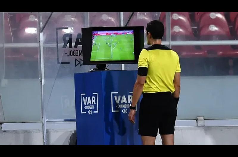 La draacutestica decisioacuten de la Conmebol para terminar con las protestas de los jugadores al VAR