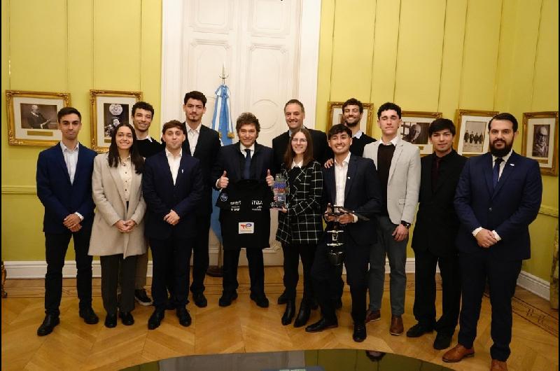 Javier Milei recibioacute a los alumnos argentinos que ganaron el ldquoMundial de la Cienciardquo de la NASA