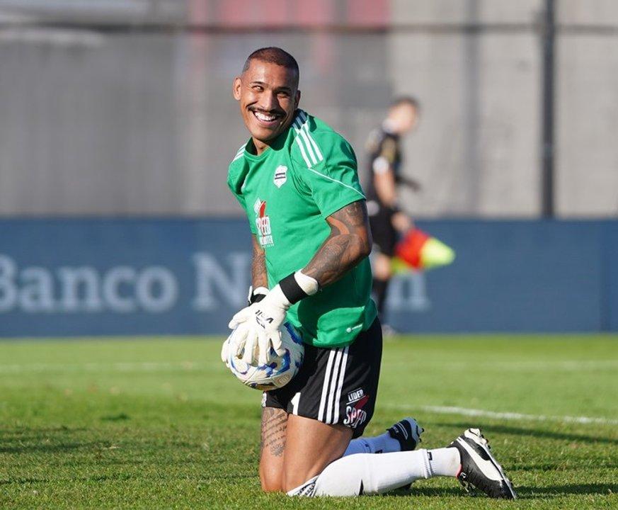 La descomunal atajada del arquero que se llevoacute el premio a la mejor de la fecha