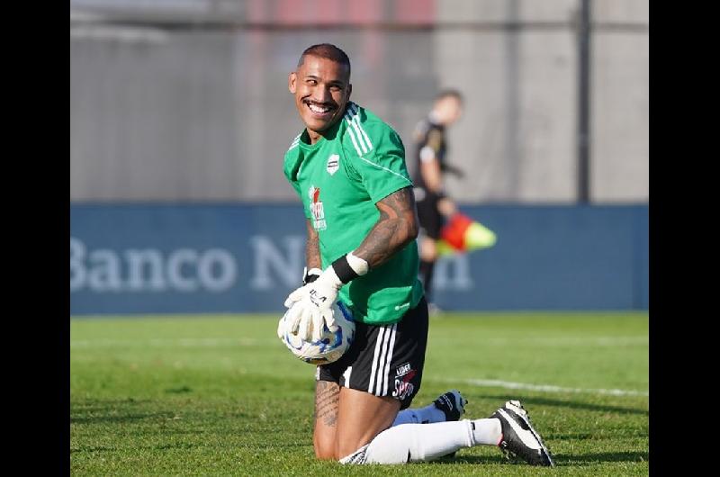 La descomunal atajada del arquero que se llevoacute el premio a la mejor de la fecha