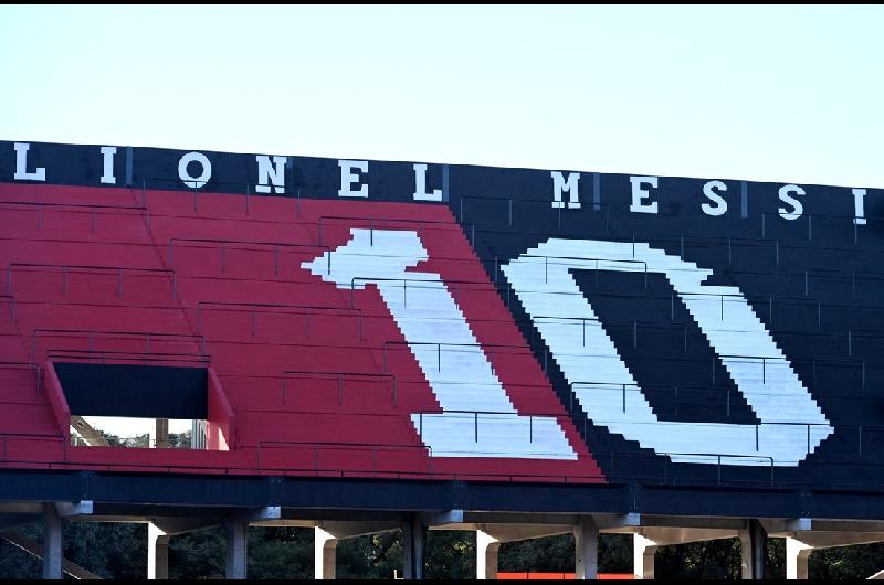 Newellrsquos habilitaraacute parte de la tribuna Lionel Andreacutes Messi para el duelo ante Banfield