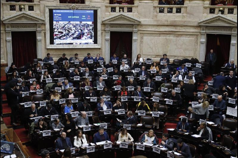 La oposicioacuten presiona para sesionar pero los gobernadores estiran a la espera del diaacutelogo con el Ejecutivo