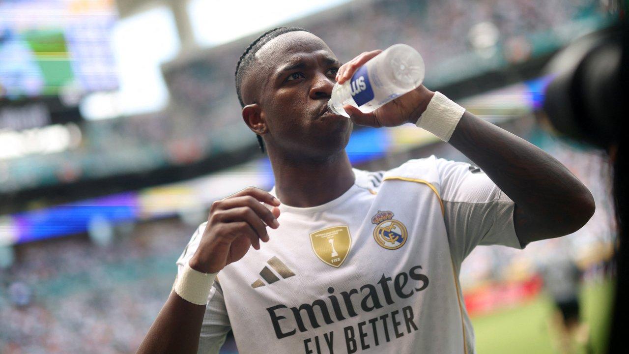 Real Madrid analiza buscarle una salida al brasilentildeo Vinicius Junior