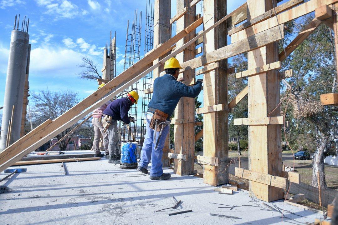 El Gobierno homologoacute incremento salarial de la UOCRA  