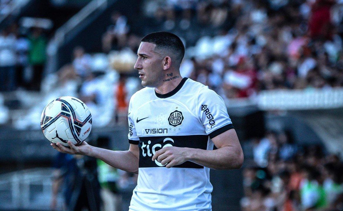 Fuego cruzado entre Independiente y Olimpia de Paraguay por la transferencia de Facundo Zabala