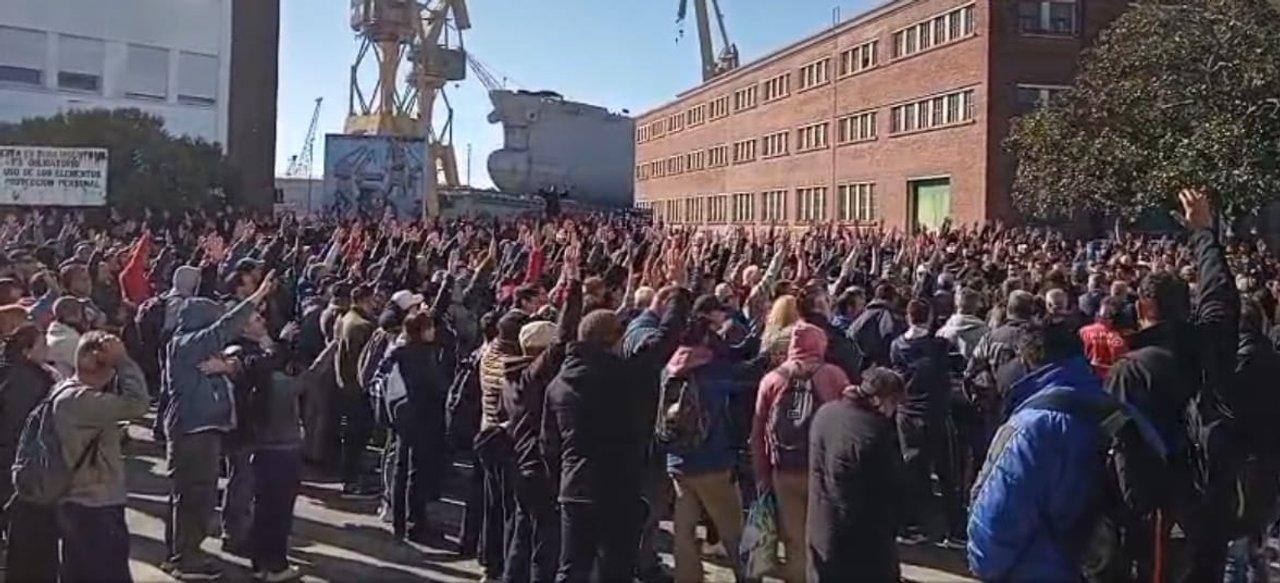 Trabajadores del Astillero Riacuteo Santiago cortaraacuten este jueves la Autopista Buenos Aires-La Plata 