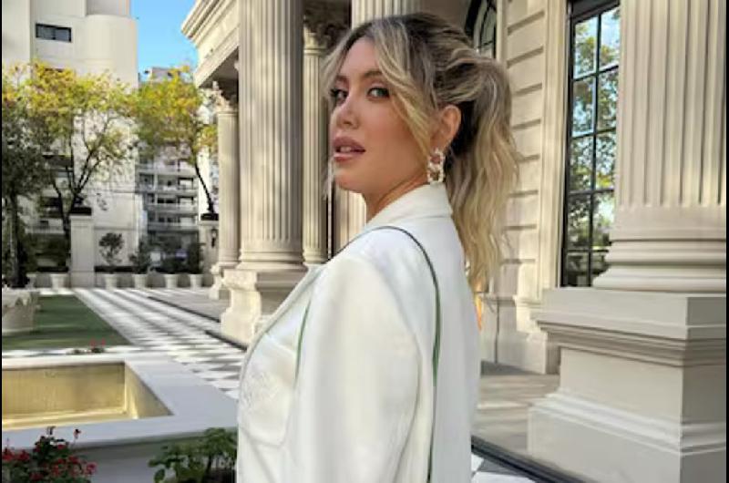 Wanda Nara comparte su vida de lujo en Bariloche- iquestquieacuten es el misterioso acompantildeante