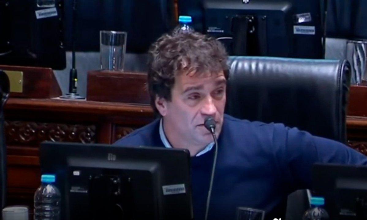 La Legislatura aproboacute la ley que establece el pasaje gratuito de subte para jubilados que cobran la miacutenima