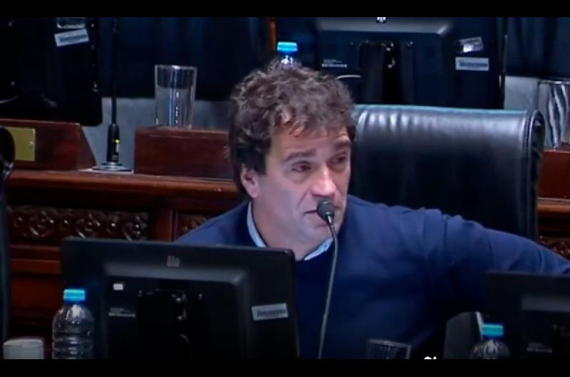 La Legislatura aproboacute la ley que establece el pasaje gratuito de subte para jubilados que cobran la miacutenima