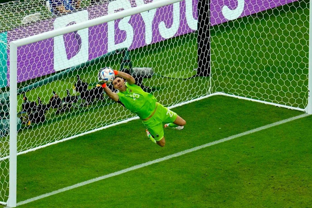 La insoacutelita regla que intentaraacute implementar la IFAB en los penales
