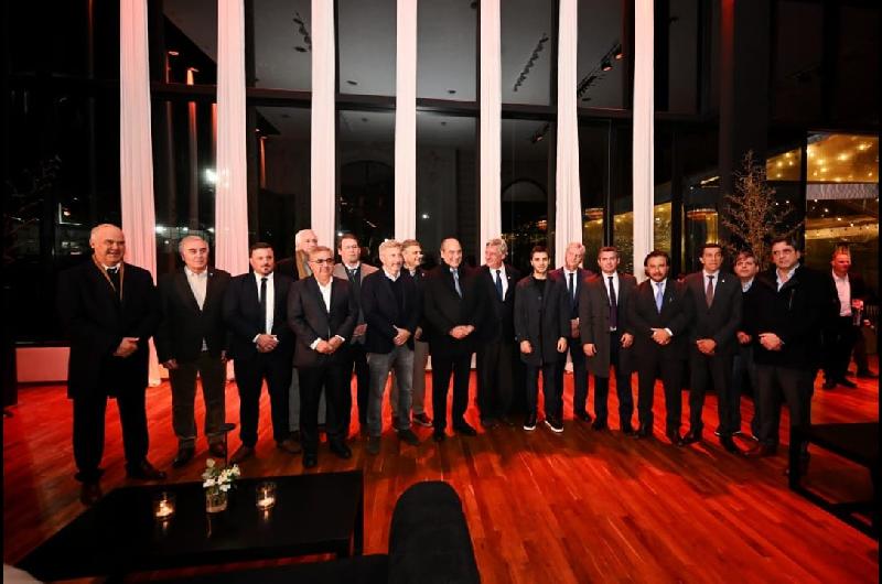 En la Rural Francos tuvo un encuentro cordial con gobernadores en medio de la tensioacuten por la obra puacuteblica 