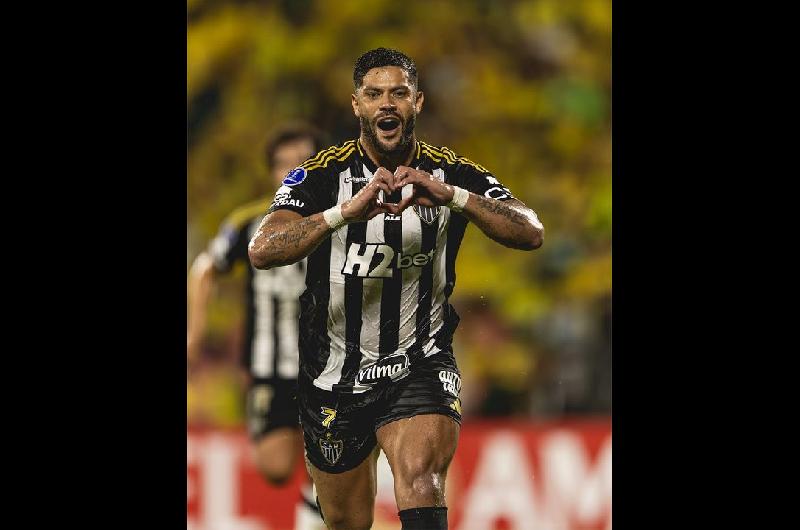 Con diez Mineiro vencioacute a Bucaramanga y quedoacute al borde del pase a octavos de la Copa Sudamericana