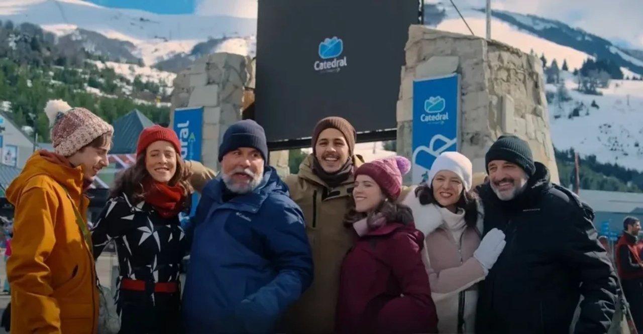Coacutemo es Casi familia la comedia argentina-brasilentildea filmada en Bariloche que llega a Netflix