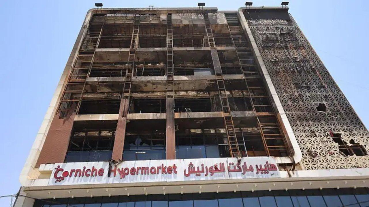 Ascienden a 61 los muertos por el incendio de un hipermercado en Irak