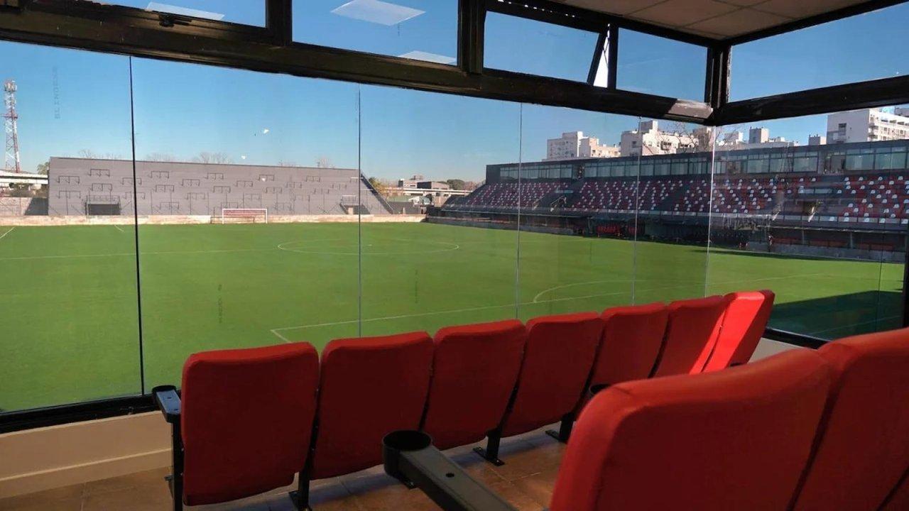 El fastuoso y renovado nuevo estadio de Barracas Central que inauguroacute el Chiqui Tapia