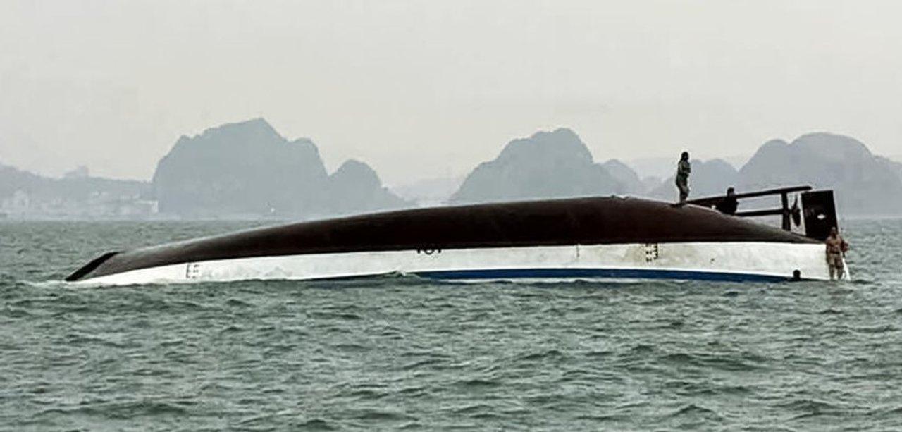 Volcoacute un barco turiacutestico en Vietnam- 34 muertos
