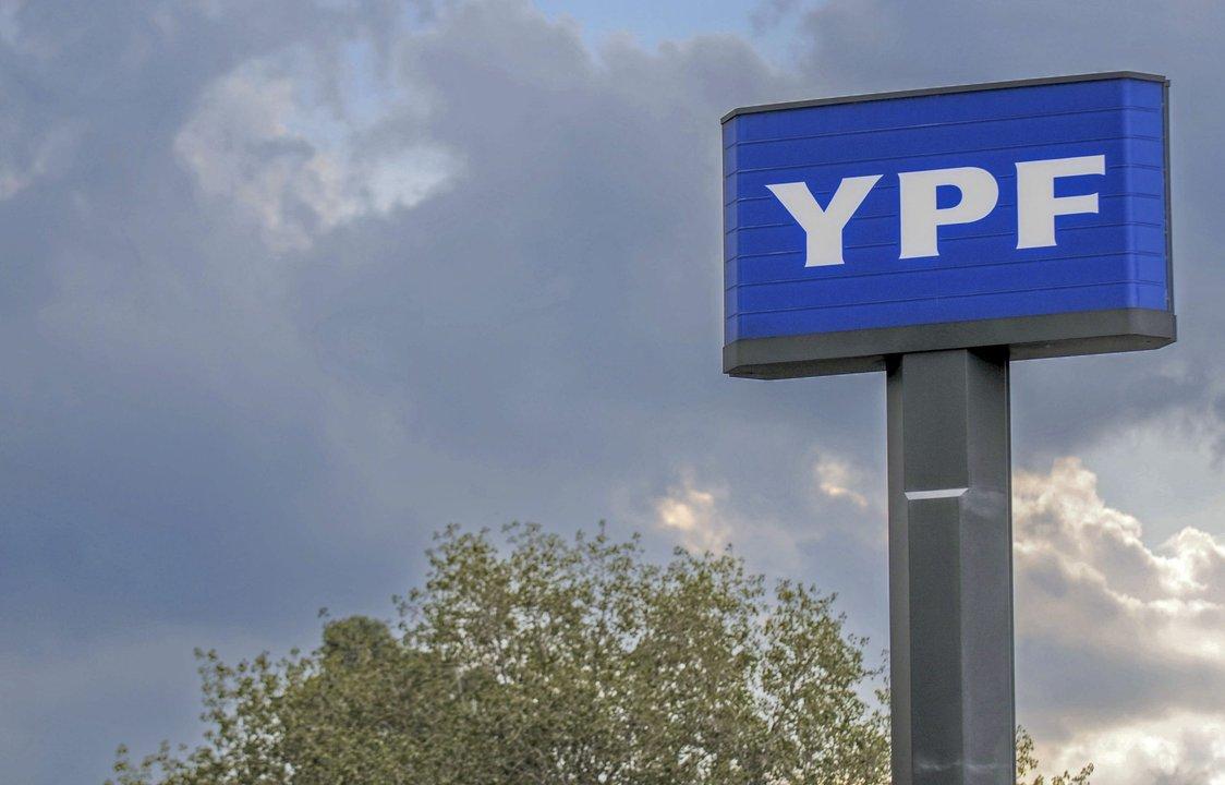 Argentina presenta esta semana un escrito para mantener la suspensioacuten de la entrega de acciones de YPF