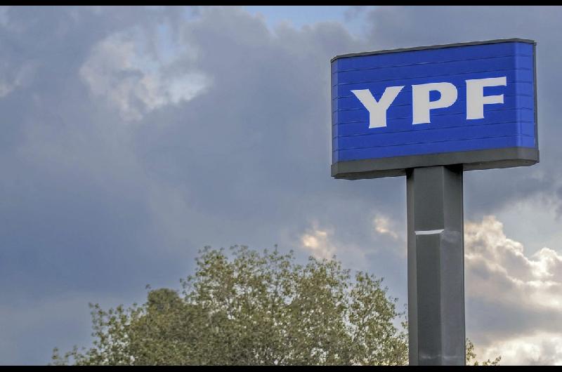 Argentina presenta esta semana un escrito para mantener la suspensioacuten de la entrega de acciones de YPF