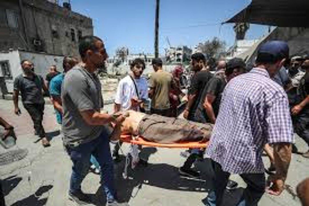 Ejeacutercito israeliacute mata a al menos 73 palestinos mientras esperaban ayuda humanitaria en Gaza