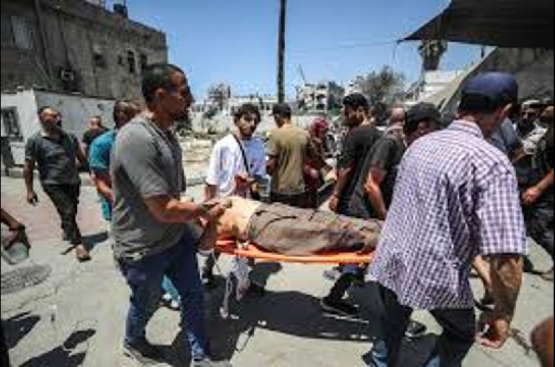 Ejeacutercito israeliacute mata a al menos 73 palestinos mientras esperaban ayuda humanitaria en Gaza