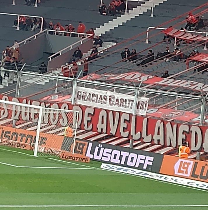 ldquoGracias Carlitosrdquo- El recibimiento de la hinchada de Independiente para Carlos Teacutevez