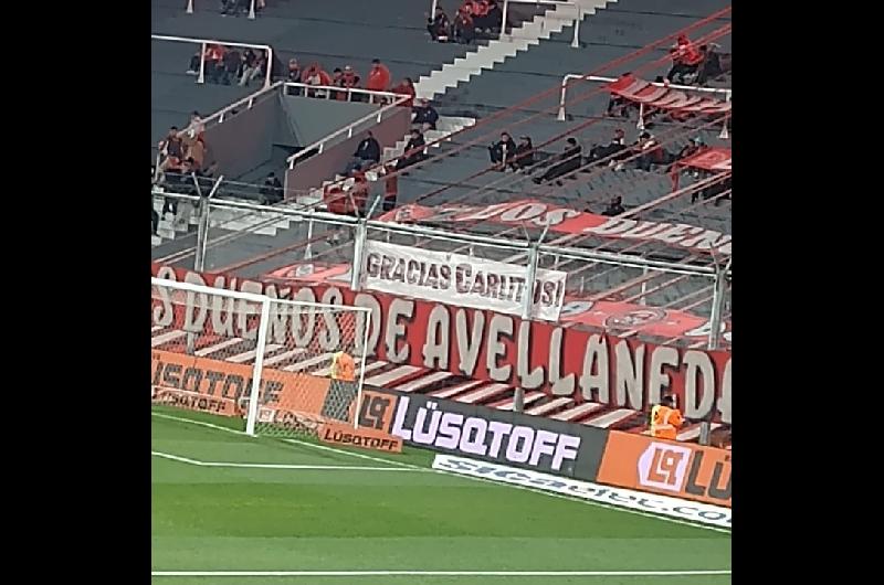 ldquoGracias Carlitosrdquo- El recibimiento de la hinchada de Independiente para Carlos Teacutevez