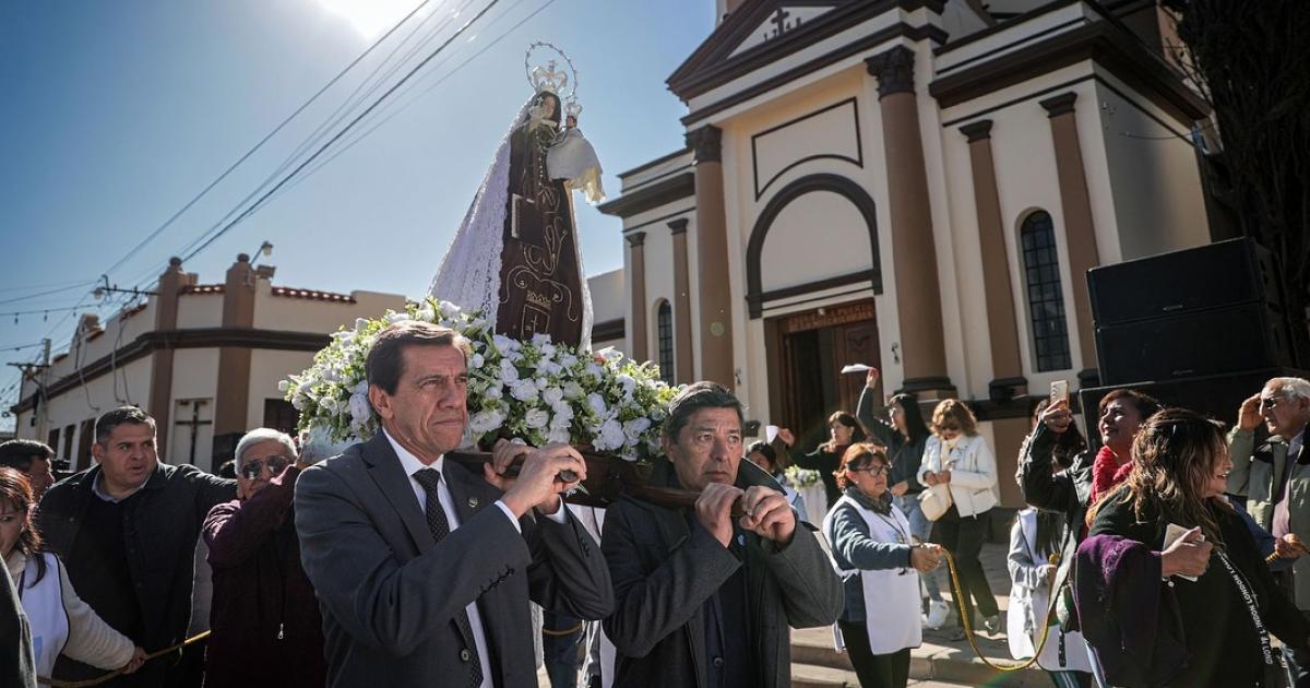 La Virgen del Carmen bendijo a todo un pueblo que le testimonioacute su fe 