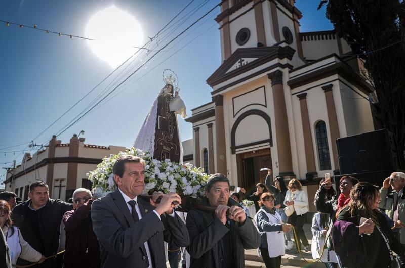 La Virgen del Carmen bendijo a todo un pueblo que le testimonioacute su fe 