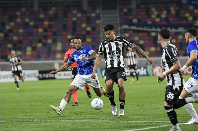 Central Coacuterdoba visita a Cerro Largo de Uruguay en busca de los octavos de final de la Copa Sudamericana