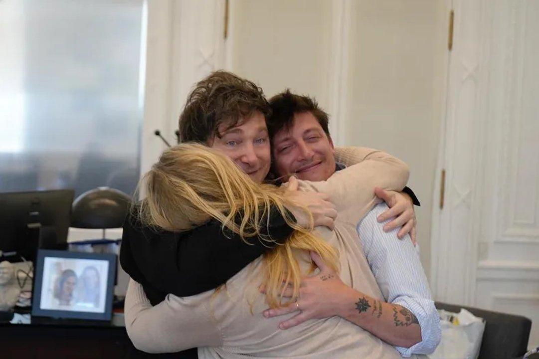 Un miembro del equipo de Santiago Caputo le contestoacute a Karina Milei en medio de la interna en LLA