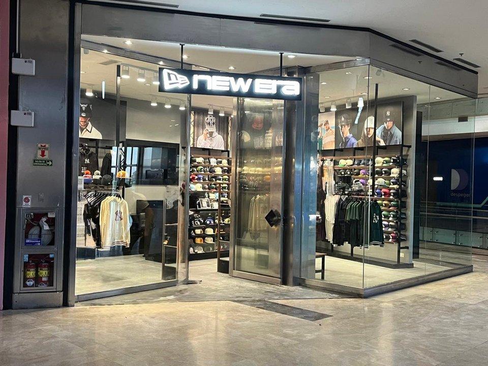 Una marca global de ropa de disentildeo urbano y espiacuteritu deportivo se expande en una Argentina de pobre consumo