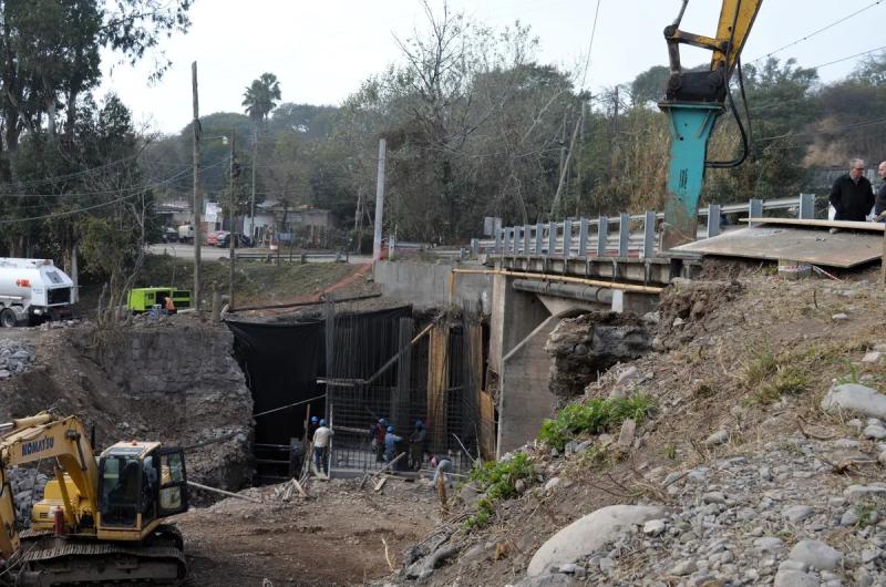  Jujuy Construye- ampliacutean el puente sobre arroyo Huaico 