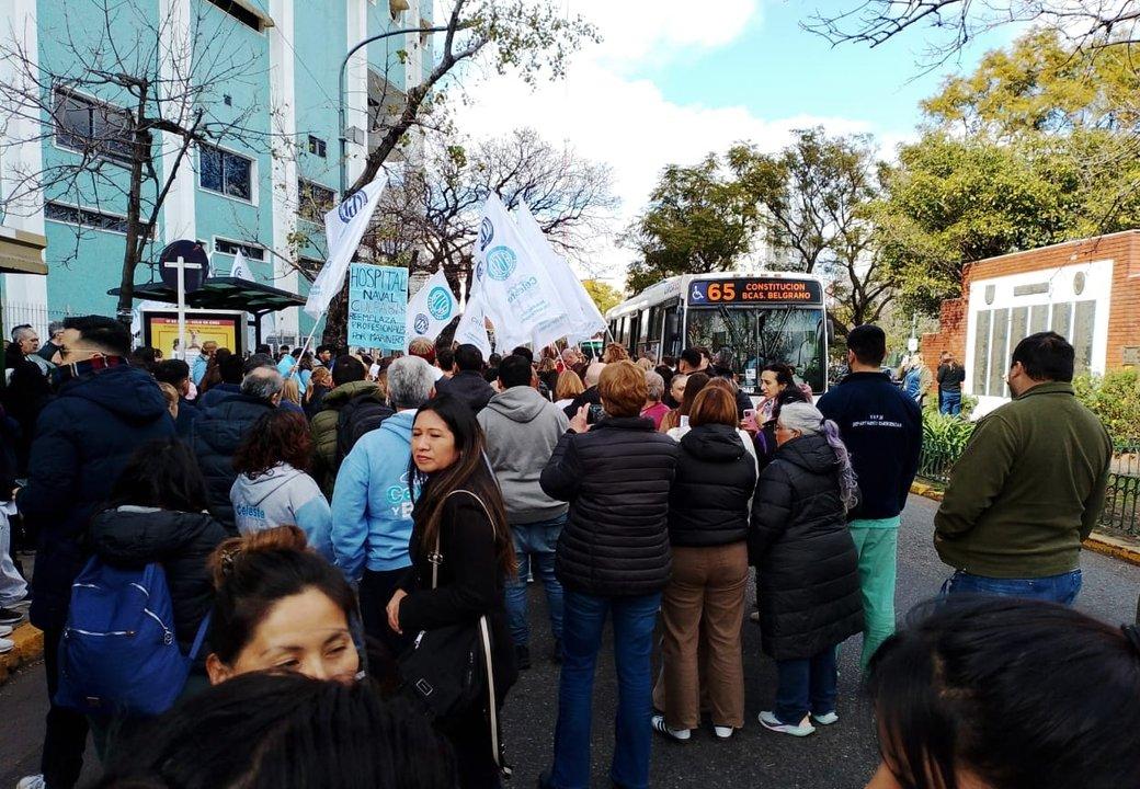 Denuncian que la ldquomotosierrardquo tambieacuten llegoacute al Hospital Naval donde corren riesgo 500 puestos de trabajo