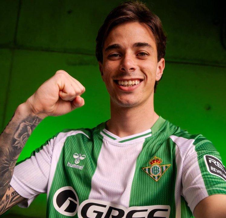 Valentiacuten Goacutemez es nuevo jugador del Betis- firmoacute hasta 2030 