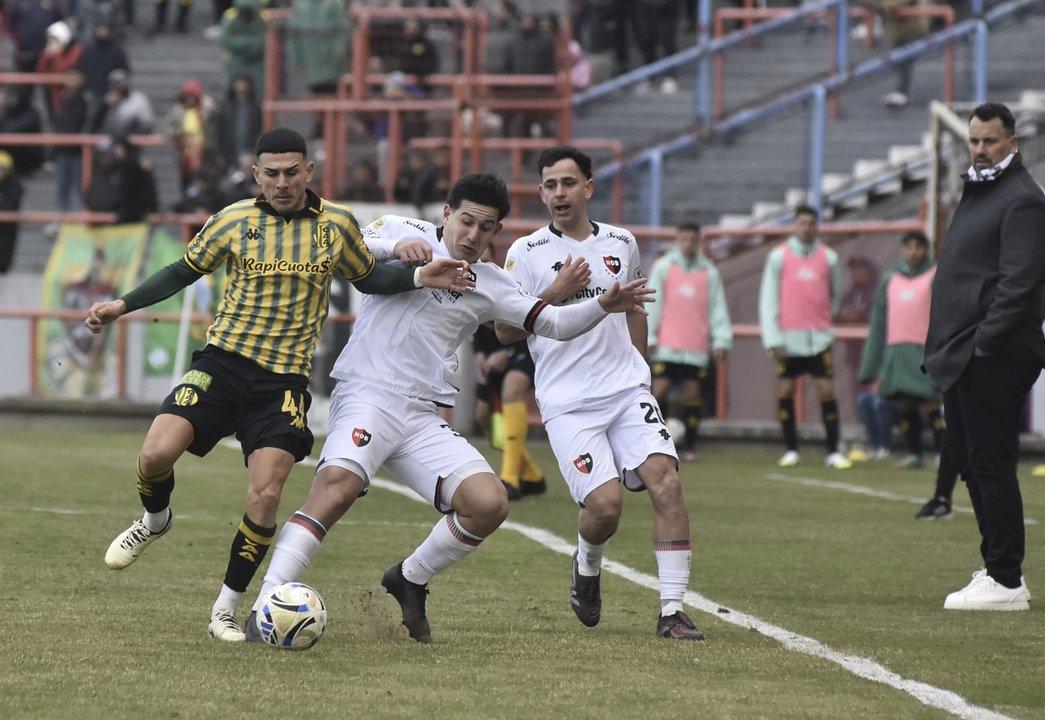 Aldosivi y Newellacutes no se sacaron ventajas en un pobre partido en Mar del Plata